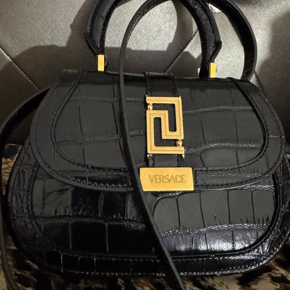 Versace
Greca goddess leather mini bag - Picture 4 of 11